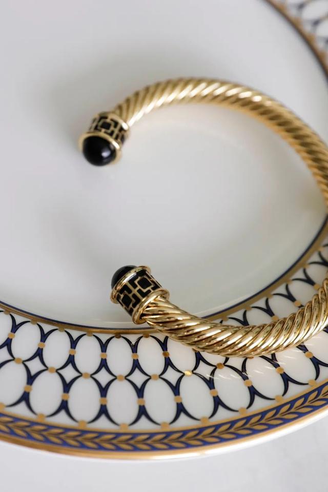 凯特、戴妃同款手镯，英国王室都爱的瓷器，情人节送礼大气有格调