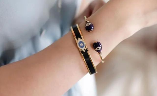 凯特、戴妃同款手镯，英国王室都爱的瓷器，情人节送礼大气有格调