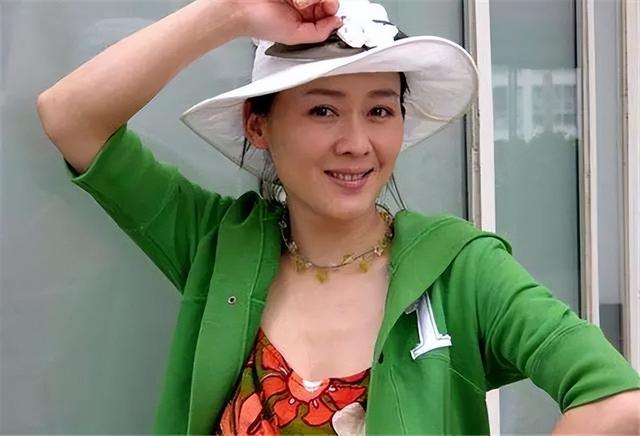 她曾被前夫一巴掌打跑!二婚嫁给体操世界冠军,如今婚姻幸福甜蜜