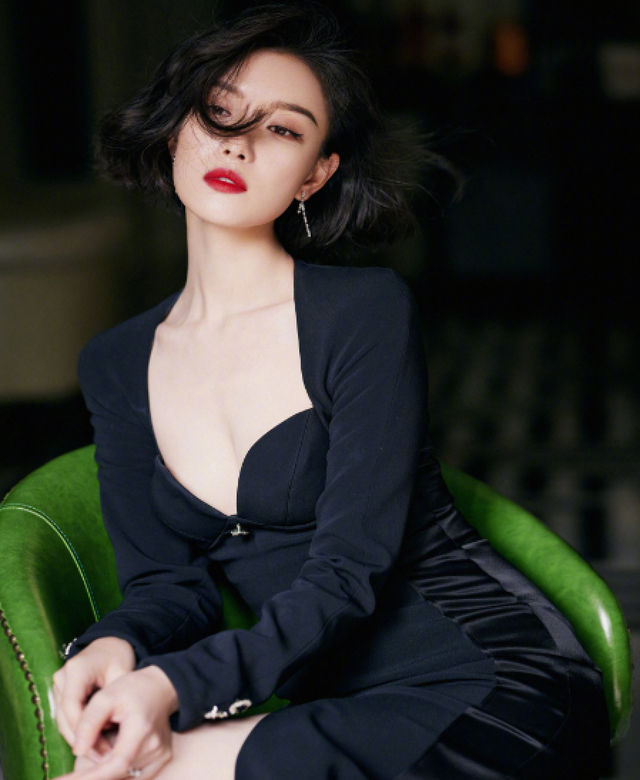 2020年女星红毯十大惊艳造型，可爱在性感面前不值一提