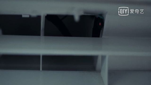 两女孩被尾随骚扰跑进超市求助,安全是所有女性最担心的问题