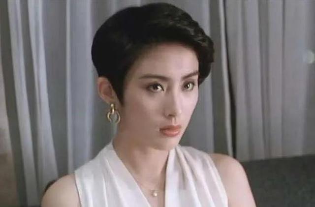 港圈“一眼万年”的短发美女，只服这12位，惊艳洋气，又美又酷帅