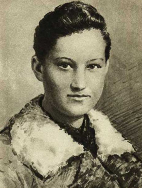 苏联卫国女英雄卓娅：18岁英勇赴死，生前身后备受酷刑折磨