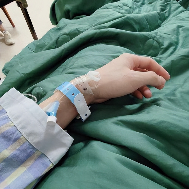 90后美女，为活命切除全身大量器官，开直播却遭网友质疑