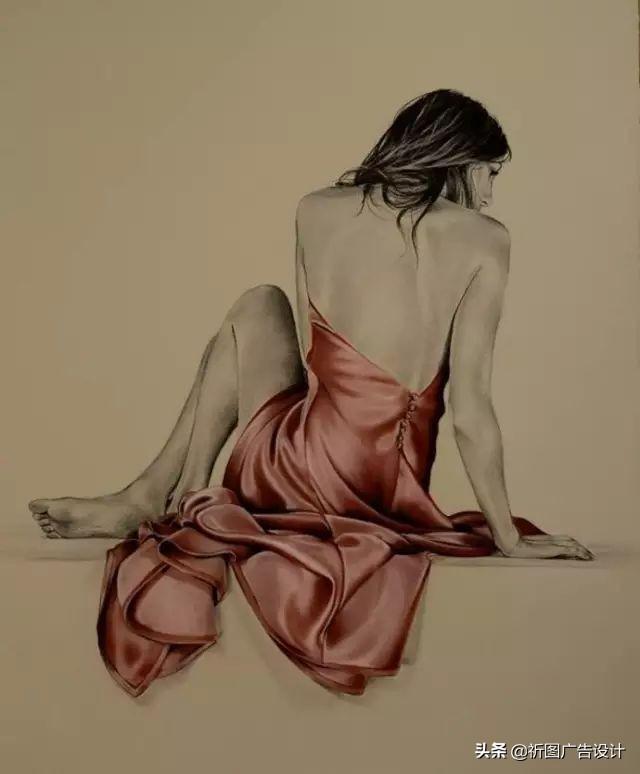 她的木炭粉彩画堪称一绝，性感素描将人体线条展现的性感迷人