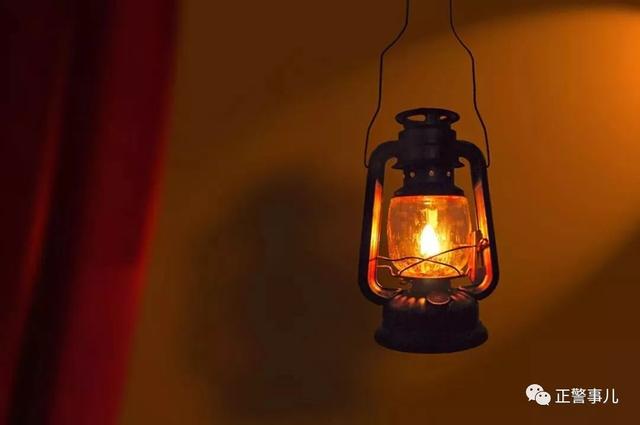 住手，放开那个姑娘