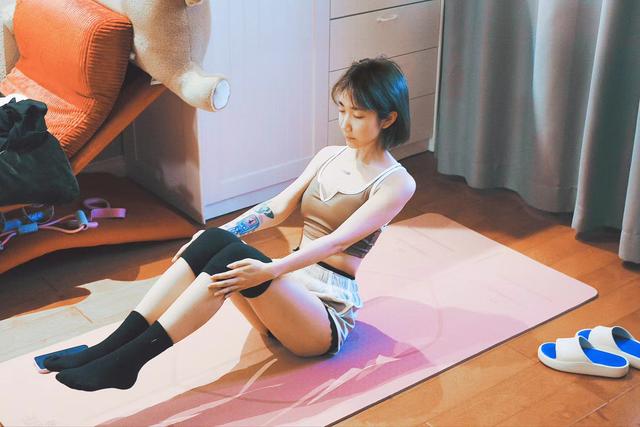 夏天到！20位性感女星接连秀身材，马甲线水蛇腰蜜桃臀，个个养眼