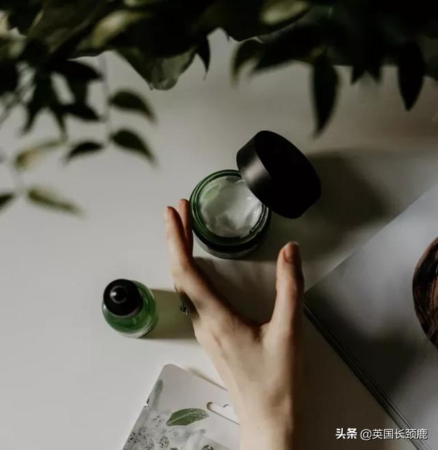 英国气候下让肌肤深呼吸：护肤美妆用品中英文对照大全