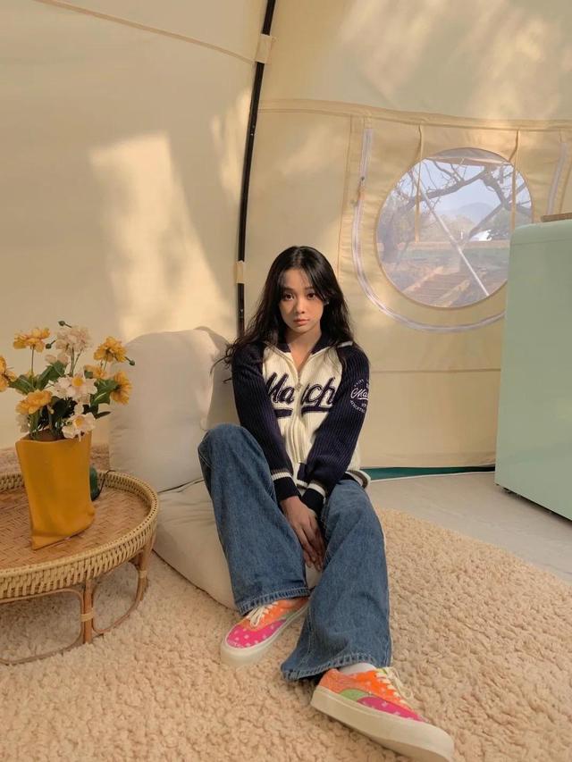 清纯靓丽女明星鲁照华，甜妹子瞬变酷妹，休闲露营东方绿舟