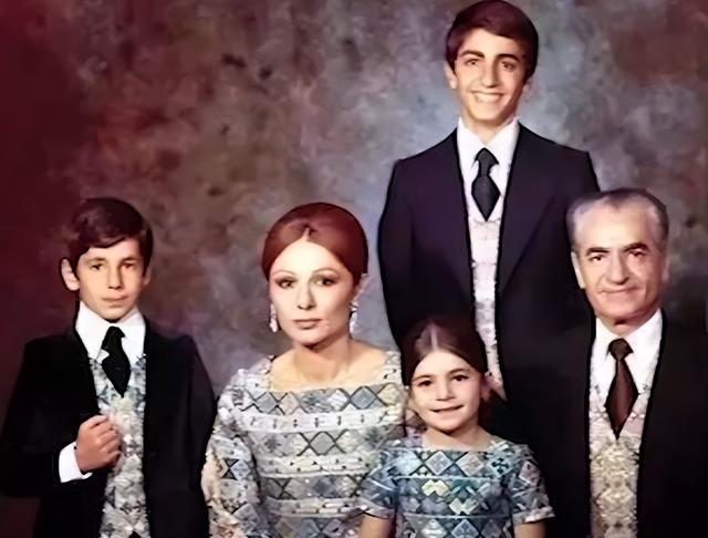 伊朗末代王后：嫁给3婚大19岁国王，母凭子贵坐稳后位