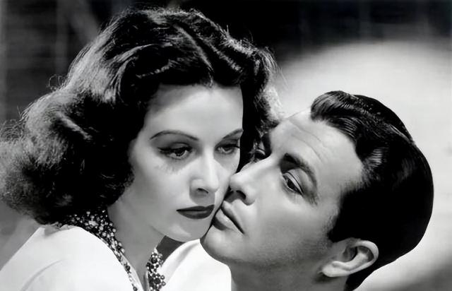 好莱坞头号花瓶海蒂·拉玛:18岁全裸出镜,演技稀烂也被导演疯抢