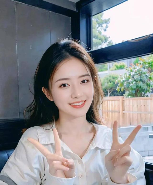 成熟迷人 大方漂亮的美女日常生活美图分享