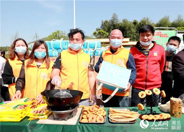 湖北女县委书记直播代言农产品 百万网友围观