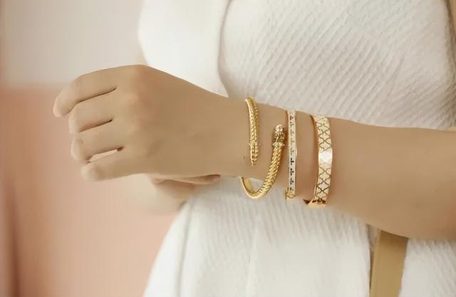 凯特、戴妃同款手镯，英国王室都爱的瓷器，情人节送礼大气有格调