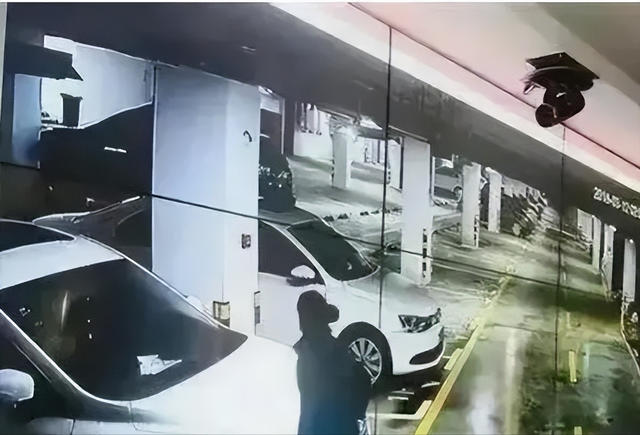 “毁了一生!大学美女不雅视频曝光,网友惊呼震撼尺度”