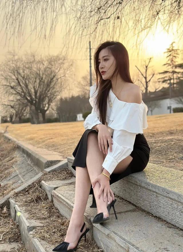 成熟迷人 大方漂亮的美女日常生活美图分享