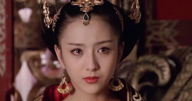 “美人出浴”别尬演，有人一眼万年，有人我想把她按回水里