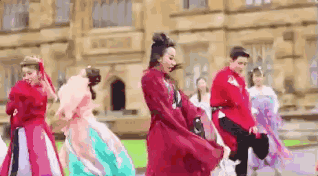 90后中国姑娘，在澳洲街头搞“事情”，竟然美哭外媒、惊动CCTV