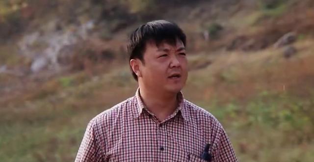 苦命女人年轻丧夫,因长得漂亮被三个男人看上,却选了个穷小子