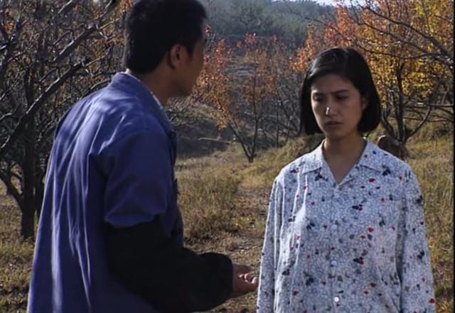 《篱笆·女人和狗》:为何有情人的婚姻结合,仍逃不过一地琐碎?