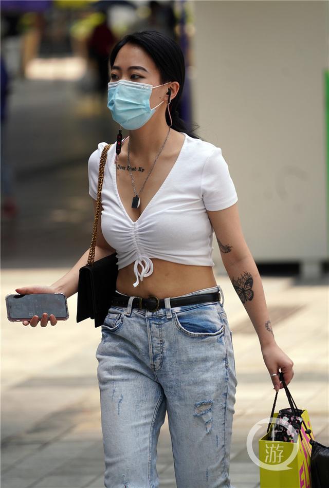 快来打望！漫步在山城街头的重庆美女