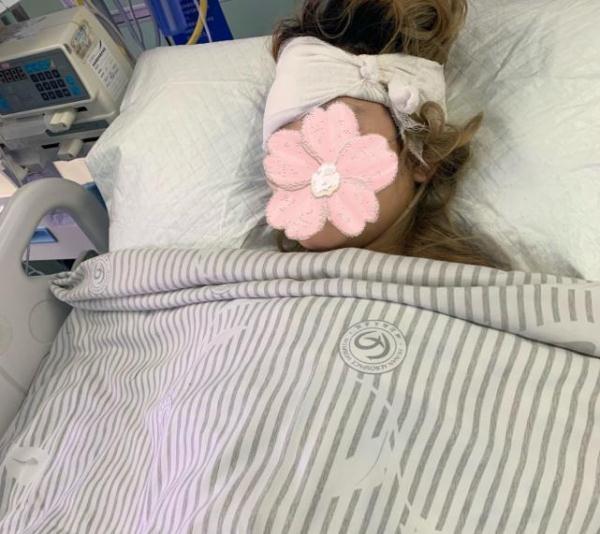 未做安全措施，19岁女孩打卡网红沙滩车被甩下车，导致肝破裂住进ICU