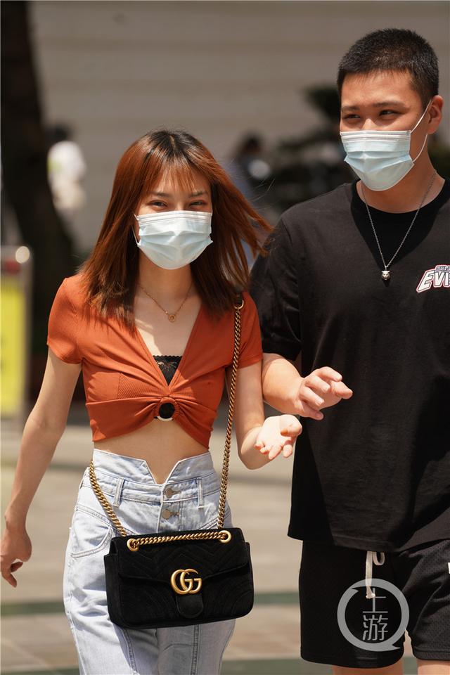 快来打望！漫步在山城街头的重庆美女
