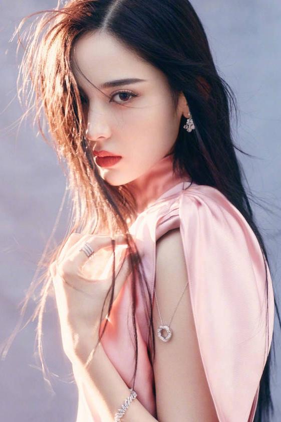 脸上这4处有“窝”的女人，天生就是“美人胚子”，看看你有没有