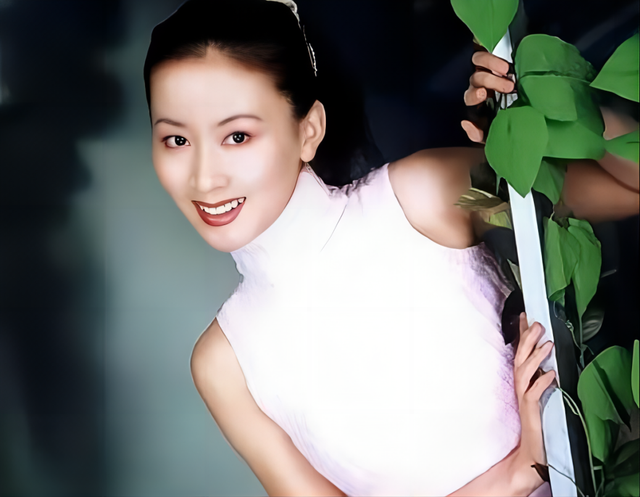 汤加丽:为拍全裸写真,与父亲决裂,和老公离婚,直言:不后悔