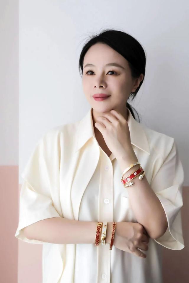 凯特、戴妃同款手镯，英国王室都爱的瓷器，情人节送礼大气有格调