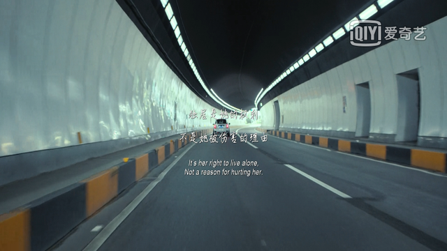 两女孩被尾随骚扰跑进超市求助,安全是所有女性最担心的问题