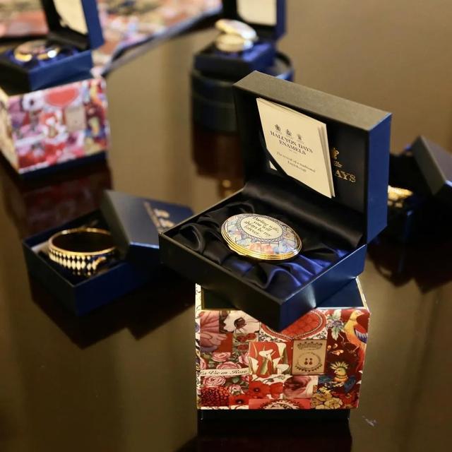 凯特、戴妃同款手镯，英国王室都爱的瓷器，情人节送礼大气有格调