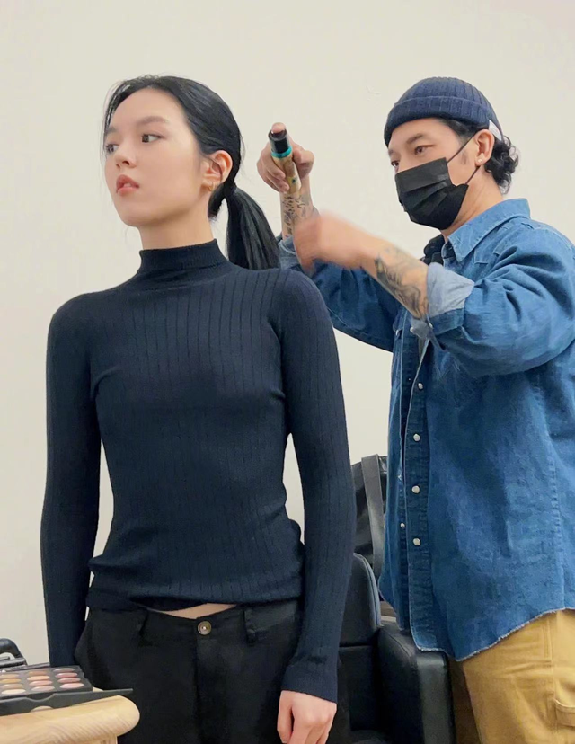 20岁法图麦晒性感美照！秀蛮腰美艳高挑神似爸，或美国出道当演员