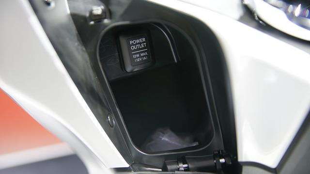 本田最新发布的PCX值不值2.699万元？咱们细节见真章