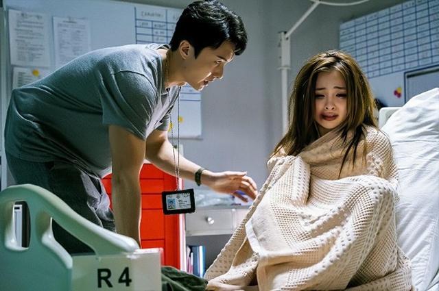 TVB小花新剧牺牲大！遭五花大绑太重口味，脚踏两只船遭雪藏半年