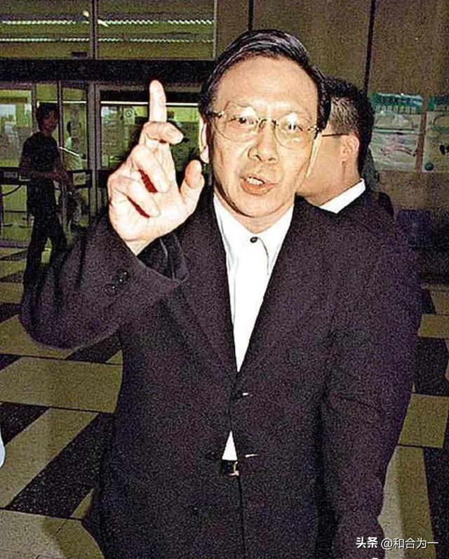 黑帮录:“二路元帅”江湖惹火记:帮向华强赚第一桶金