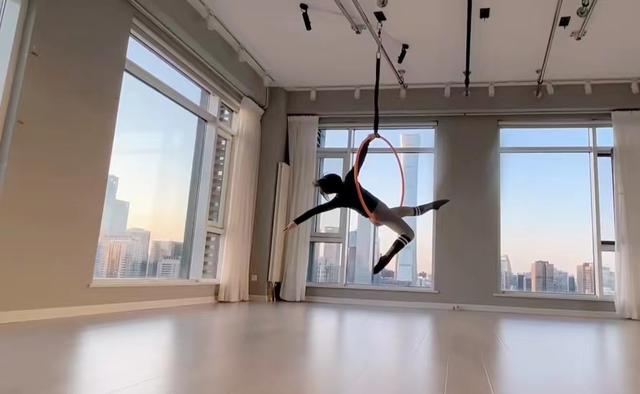 夏天到！20位性感女星接连秀身材，马甲线水蛇腰蜜桃臀，个个养眼