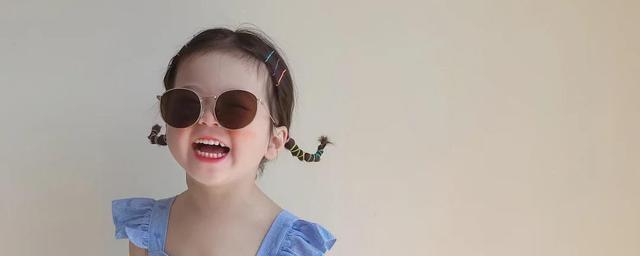 小女孩就要美美的，头发这样扎，简单又好看，一学就会