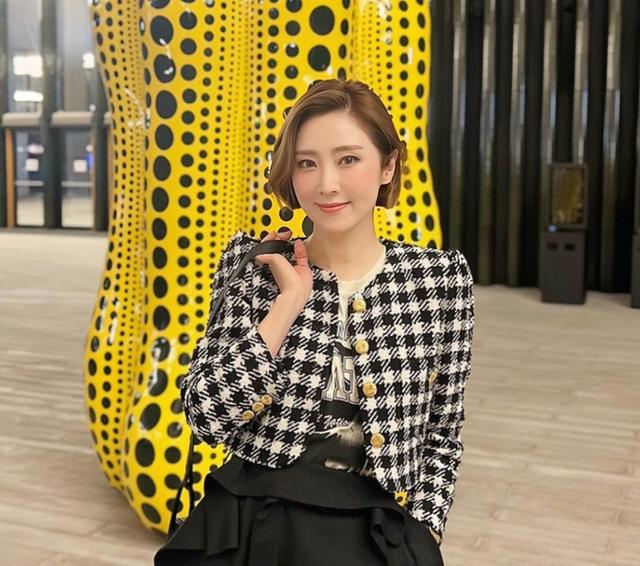 香港知名女星状态冻龄，颜值不输TVB视后，拒绝复出拍戏至今单身