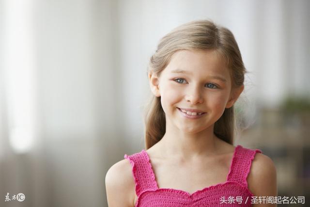 女孩起名 精选55个时尚好听的女宝宝名字(带解释)