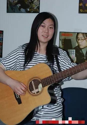 “西单女孩”：14岁辍学卖唱，20岁爆红上春晚，现人生状况怎样？