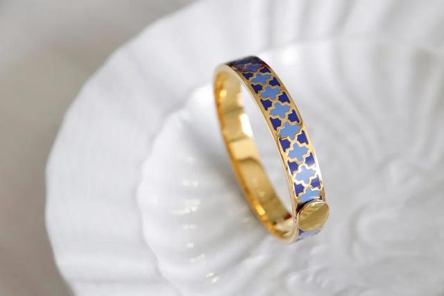 凯特、戴妃同款手镯，英国王室都爱的瓷器，情人节送礼大气有格调