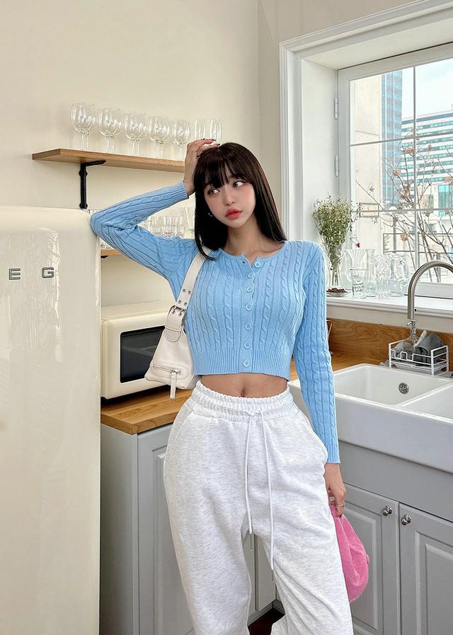 辣妹装太适合春天了，甜美酷飒的风格，回头率百分百