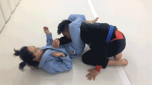 坎妹的劳拉一身绝技，技能太强，动图演示坎妹如何使用巴西柔术