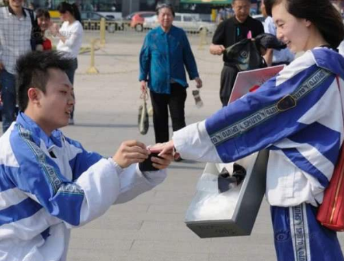 “不要脸,没你这个女儿!”15岁女孩偷尝禁果,爸爸得知破口大骂