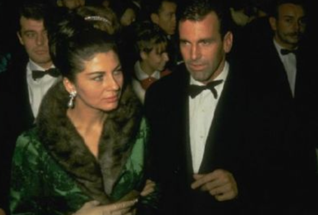 伊朗末代王后：嫁给3婚大19岁国王，母凭子贵坐稳后位