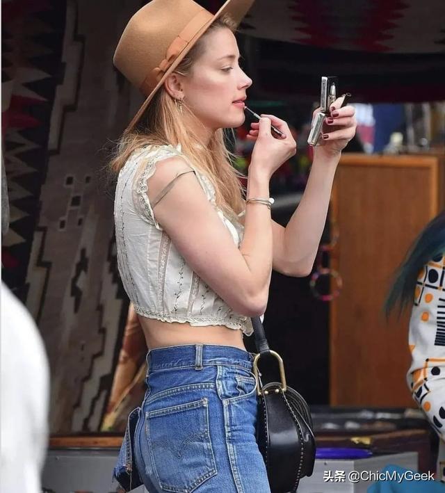 德普前妻惨败豁出去!欲出书爆黑料,出轨女超模电梯激吻照曝光