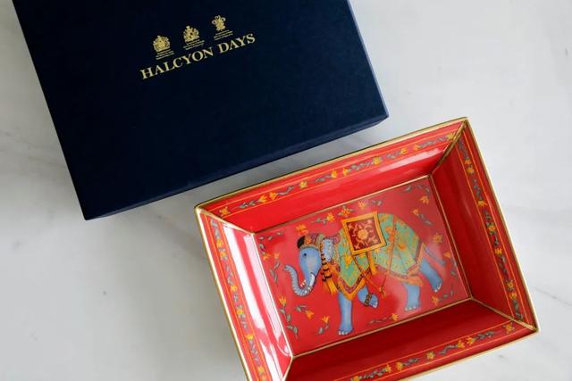 凯特、戴妃同款手镯，英国王室都爱的瓷器，情人节送礼大气有格调