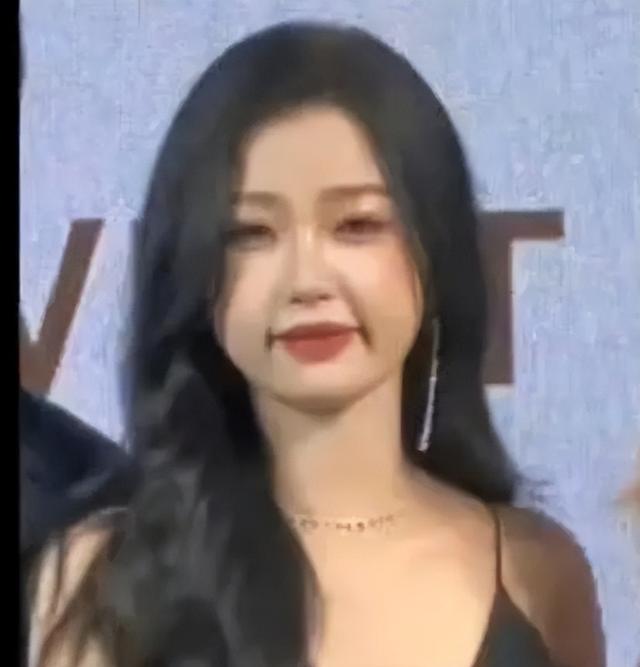 完美女神是假的，胯宽腿粗，溜肩没腰，生图揭露人间真实