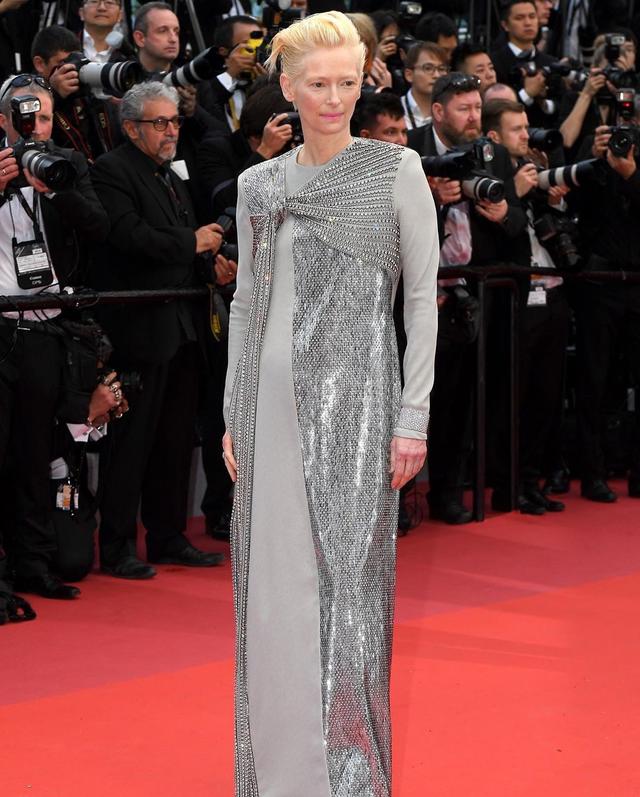 关晓彤薄荷绿礼服裙获赞，胡歌红毯上的“眨眼杀”好迷人！